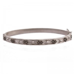 New World Huggie Hinged Bracelet With Granulation And Champagne Diamonds