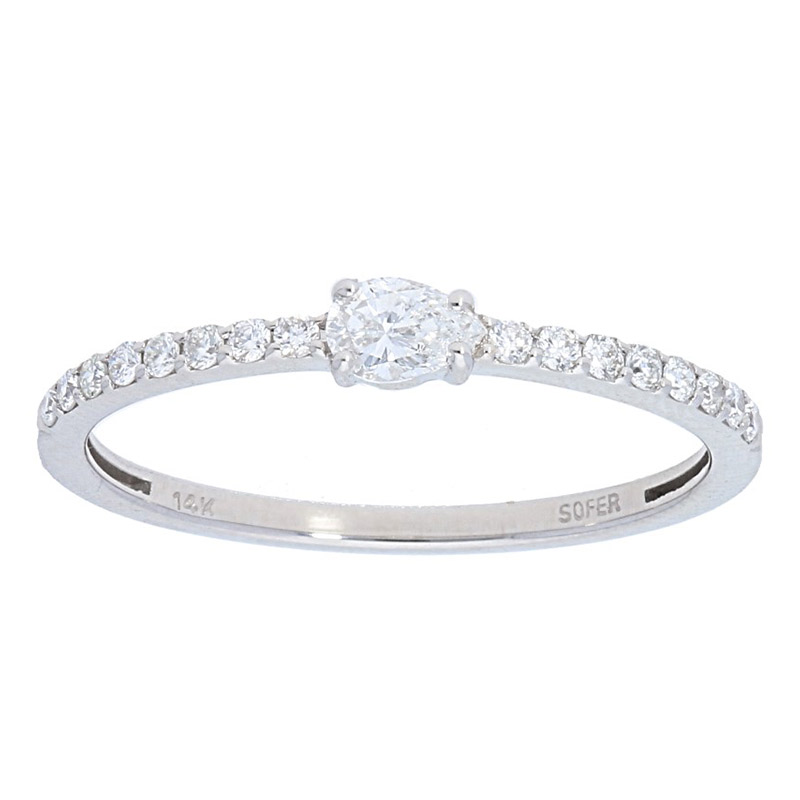 Deutsch Signature Thin Oval Center Diamond Band