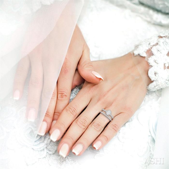OVAL SHAPE HALO LOVEBRIGHT DIAMOND WEDDING SET