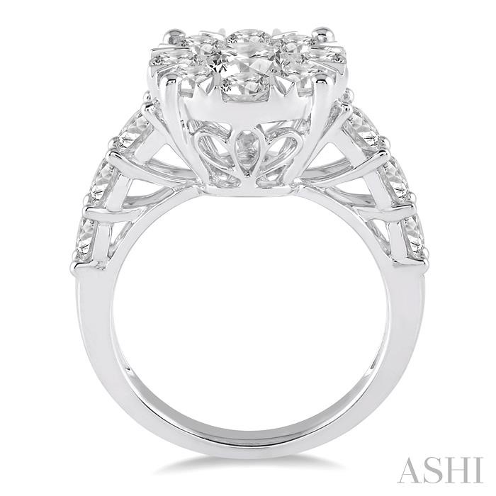 Round Shape Lovebright Essential Diamond Engagement Ring