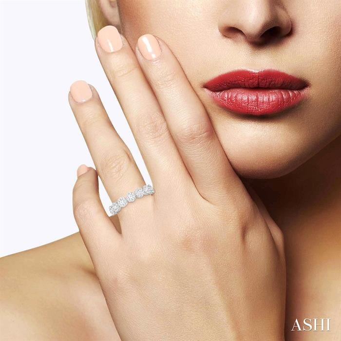 Round Shape 7 Stone Lovebright Essential Diamond Wedding Band