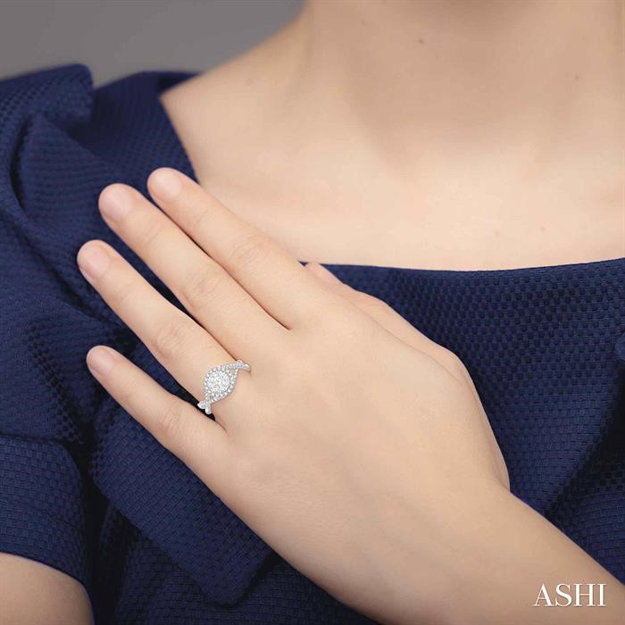 Round Shape Halo Lovebright Diamond Engagement Ring