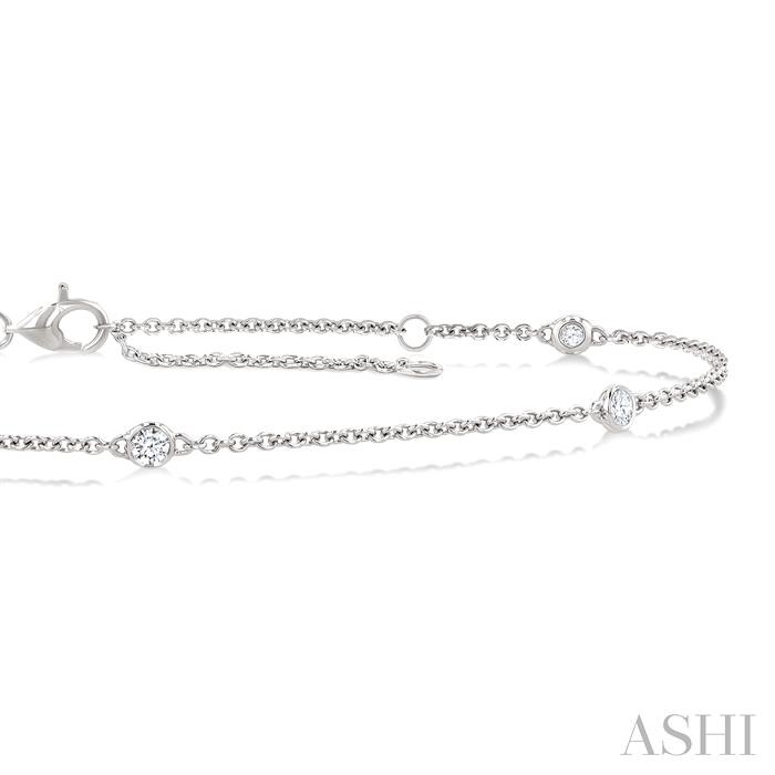 Round Shape Diamond Station Chain Bracelet