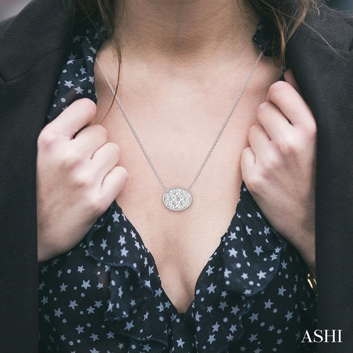 OVAL SHAPE EAST-WEST LOVEBRIGHT ESSENTIAL DIAMOND NECKLACE